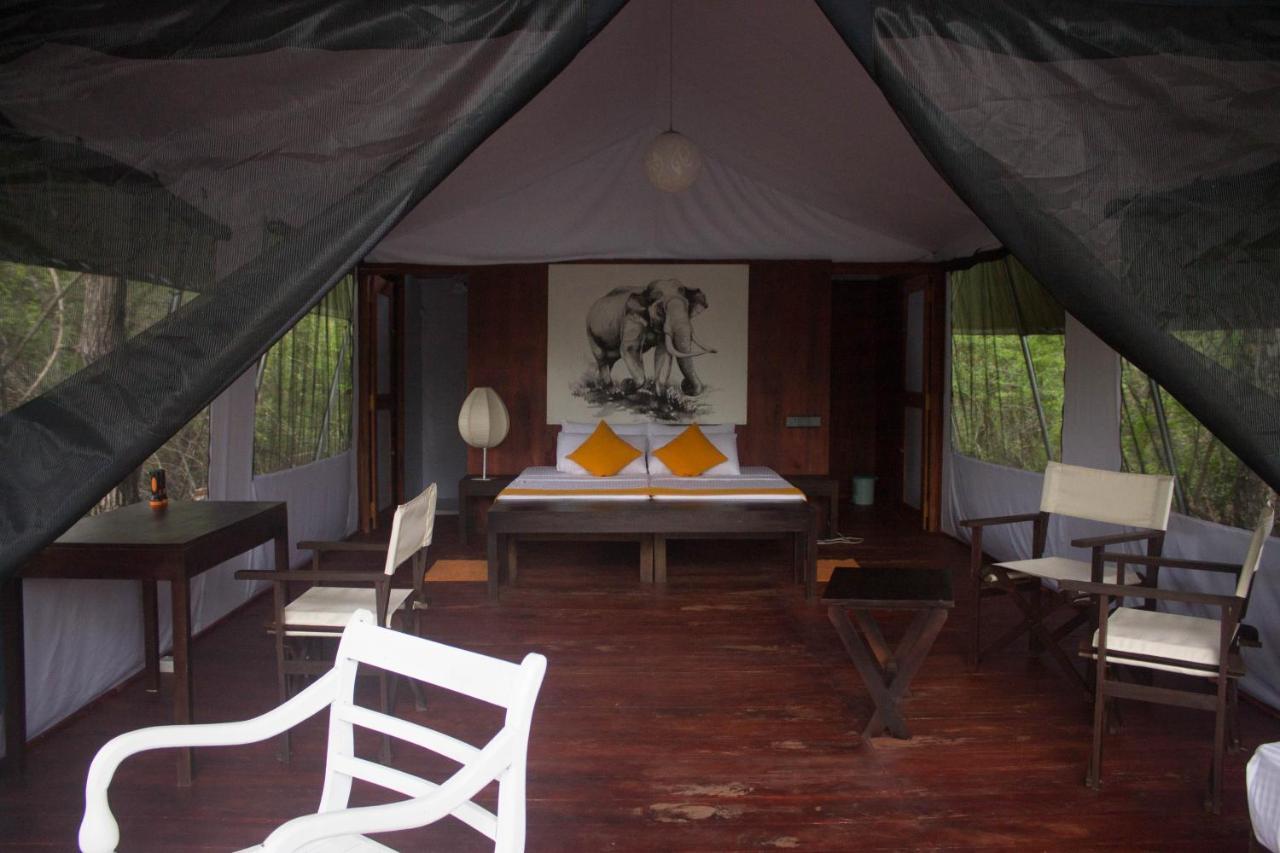 Elephant Lake Yala Tissamaharama Extérieur photo